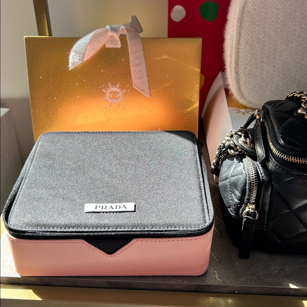 Prada beauty- beauty organizer